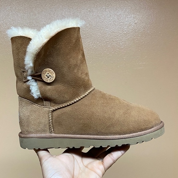 UGG Bailey Button II Women’s Suede Boots “Chesnut” Size 5 - Picture 4 of 17